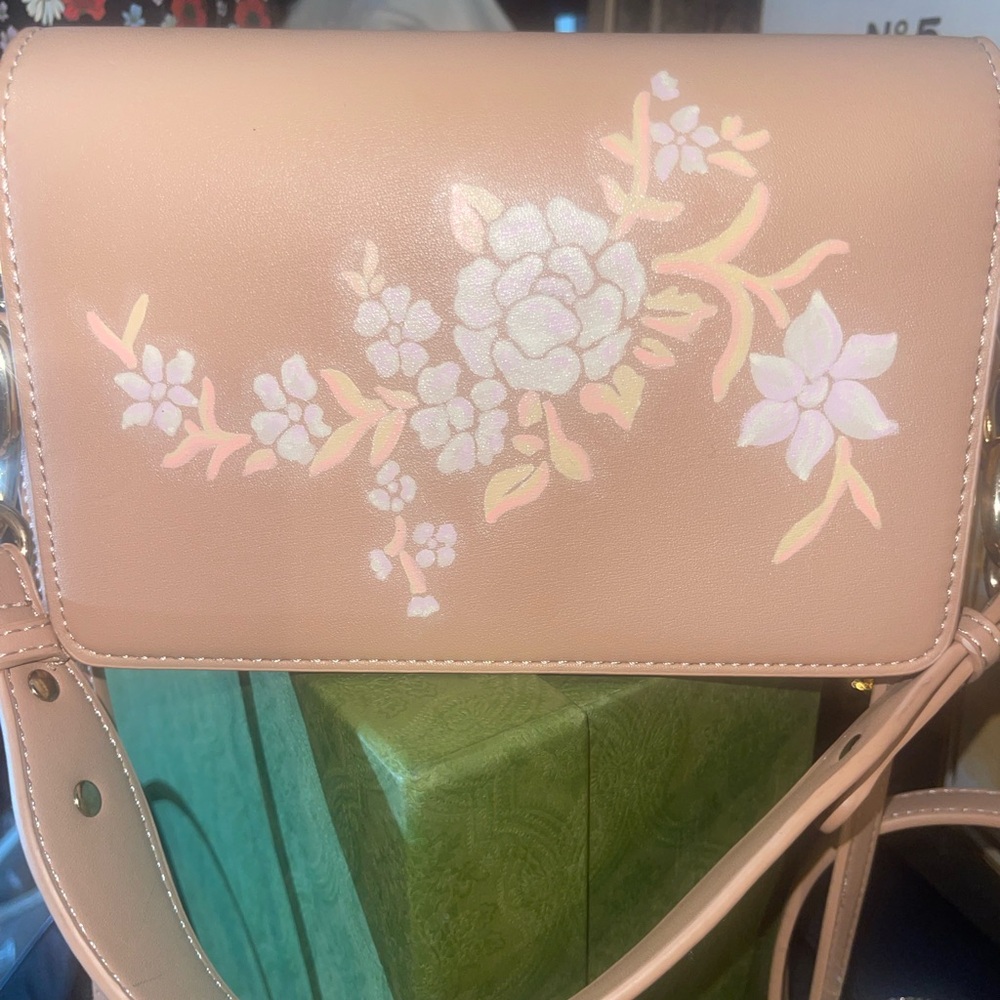 🎀 Madison West Vegan Leather Shoulder/Crossbody with floral design. NWOT